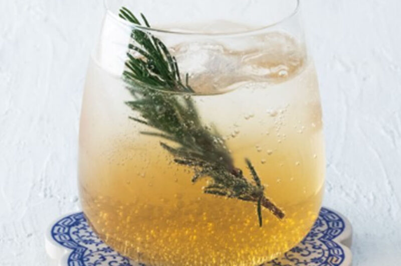 アップルローズマリーソーダ